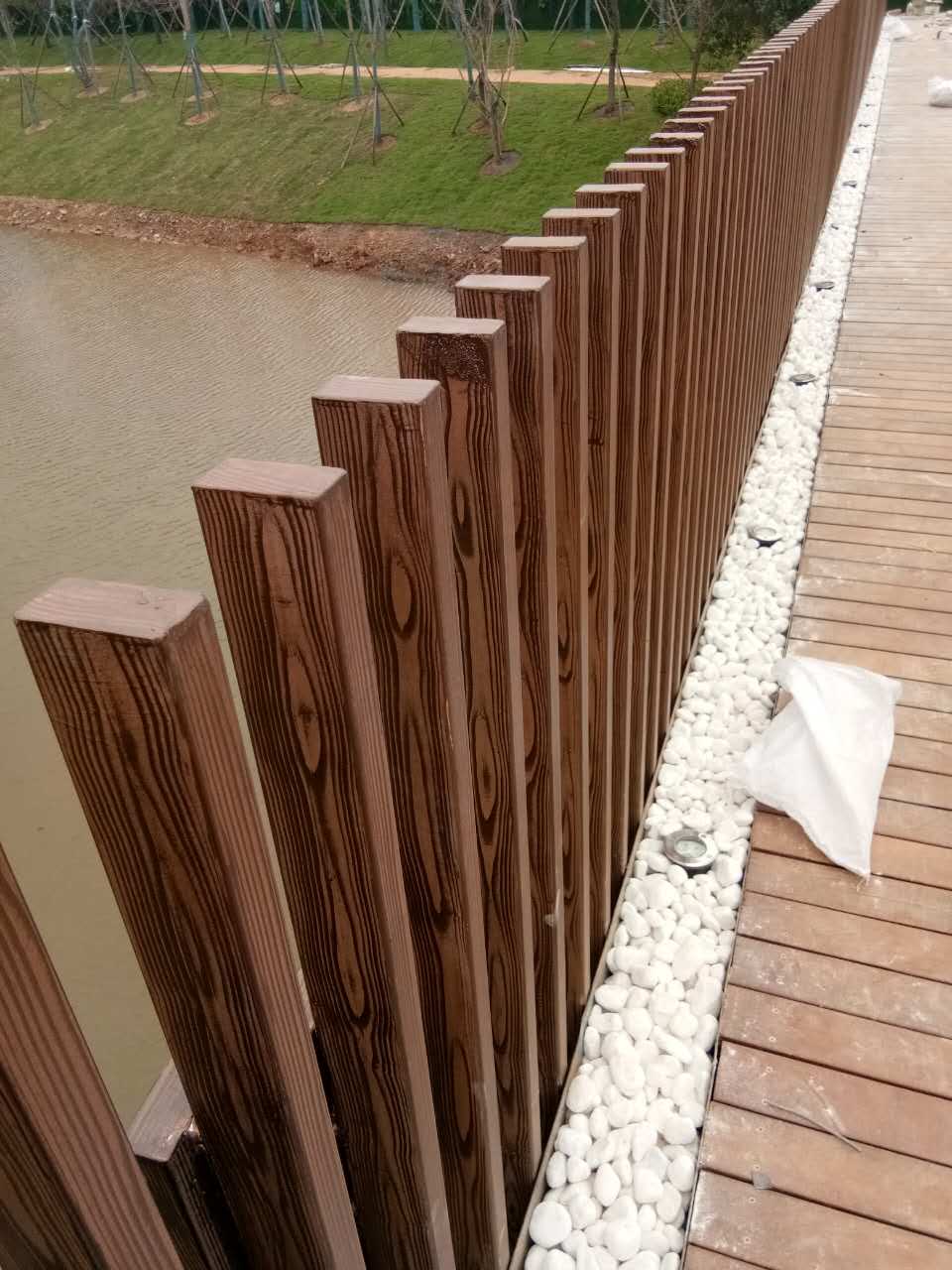 舟山钢管护栏木纹漆施工项目
