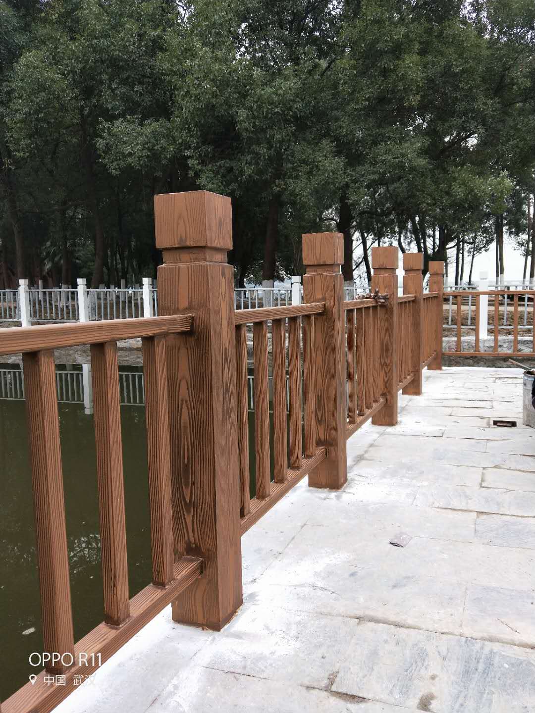 舟山河道护栏木纹漆施工项目